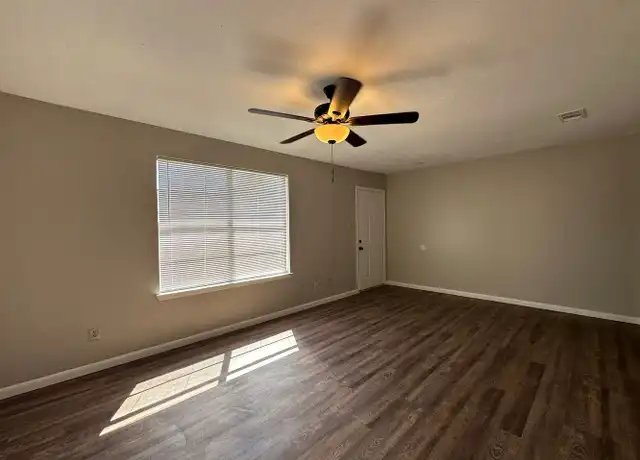 Property at 7316 Sanger Ave, Waco, TX, 76712, 2 beds, 1 bath, [object Object]