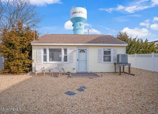 Property at 119 New Brunswick Ave Unit Back House, Lavallette, NJ, 08735, 2 beds, 1 bath, [object Object]