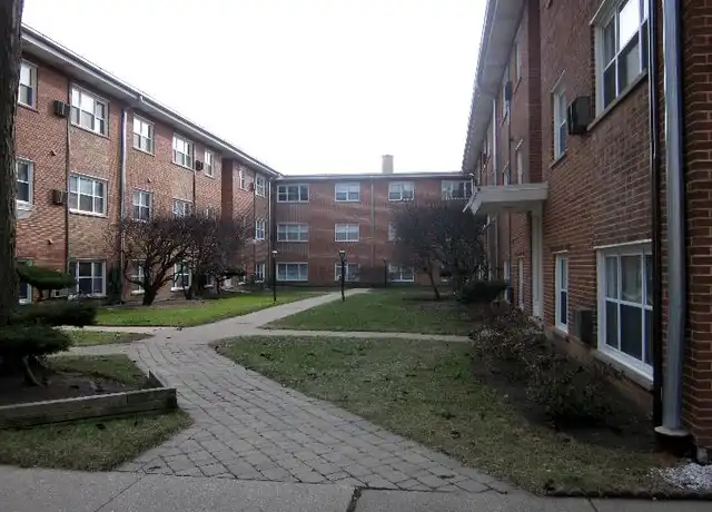 Property at 2349 W Jarvis Ave Unit 2A, Chicago, IL, 60645, 2 beds, 1 bath, [object Object]