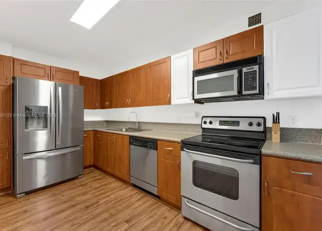Property at 401 69th St #406, Miami Beach, FL, 33141, 1 bed, 1 bath, [object Object]