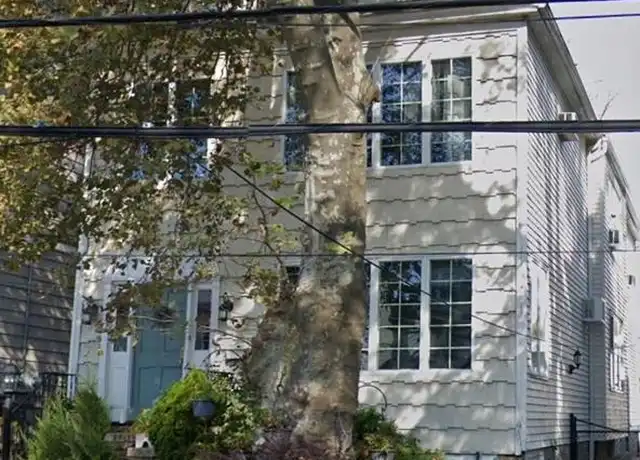 Property at 17 Lincoln Pkwy, Bayonne, NJ, 07002, 2 beds, 1 bath, [object Object]
