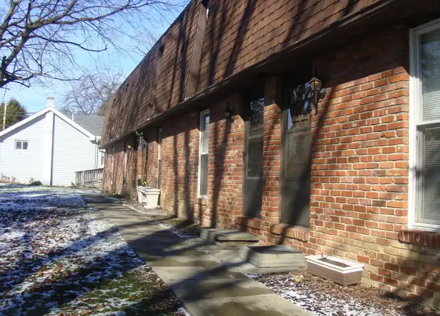 Property at 393 Moon Clinton Rd Unit 2, Moon Twp, PA, 15108, 2 beds, 1 bath, [object Object]