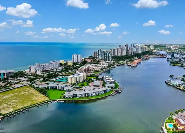 Property at 3410 Gulf Shore Blvd N #302, Naples, FL, 34103, 1 bed, 1 bath, [object Object]