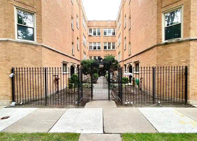 Property at 2450-58 W. Wilson/4601-11 N. Campbell - 2458 W Wilson Ave, Chicago, IL, 60625, 1 bed, 1 bath, [object Object]