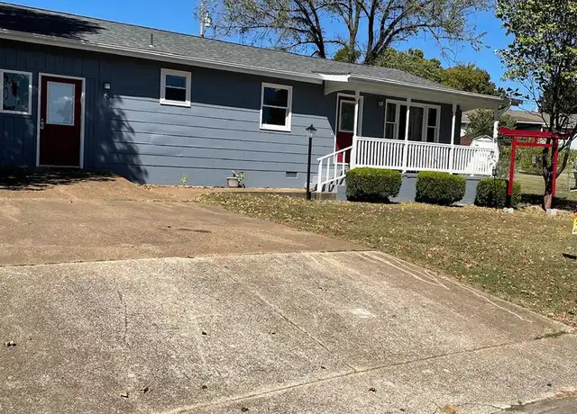 Property at 1811 Colonial Dr, Branson, MO, 65616, 2 beds, 1.5 baths, [object Object]