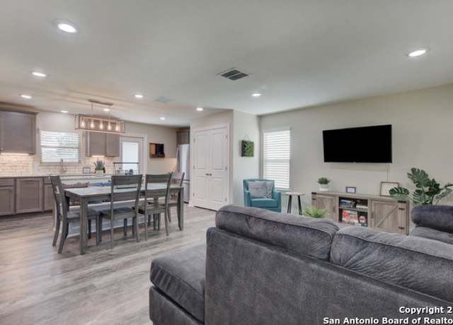 Photo of 1482 Eastview Dr, Canyon Lake, TX 78133