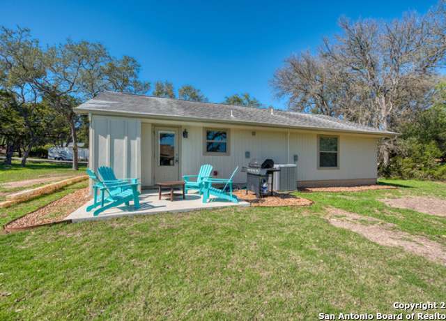 Photo of 1482 Eastview Dr, Canyon Lake, TX 78133