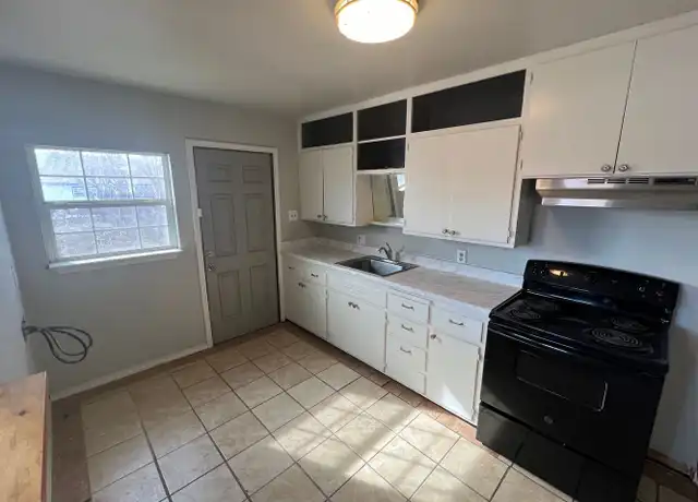 Property at 2112 Avenue O Unit B, Lubbock, TX, 79411, 2 beds, 1 bath, [object Object]