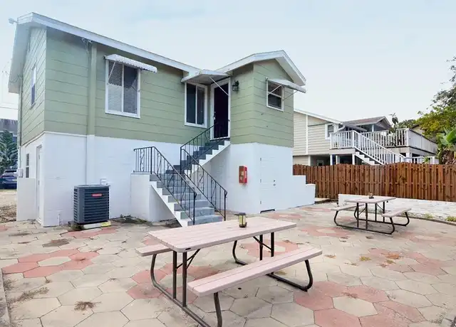 Property at 610 1/2 14th St N, St. Petersburg, FL, 33705, 1 bed, 1 bath, [object Object]