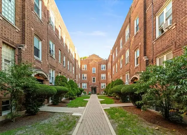 Property at 656 W Oakdale Ave, Chicago, IL, 60657, 0 beds, 1 bath, [object Object]