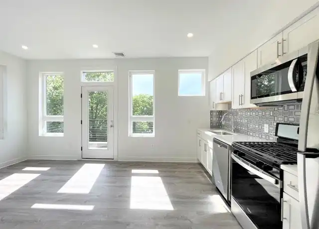 Property at 302 Broadway Unit 403, Everett, MA, 02149, 2 beds, 1 bath, [object Object]
