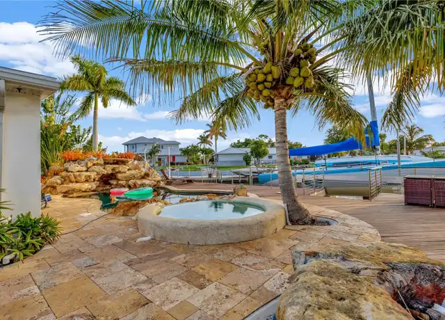 Property at 6904 26th St W, Bradenton, FL, 34207, 3 beds, 2 baths, [object Object]