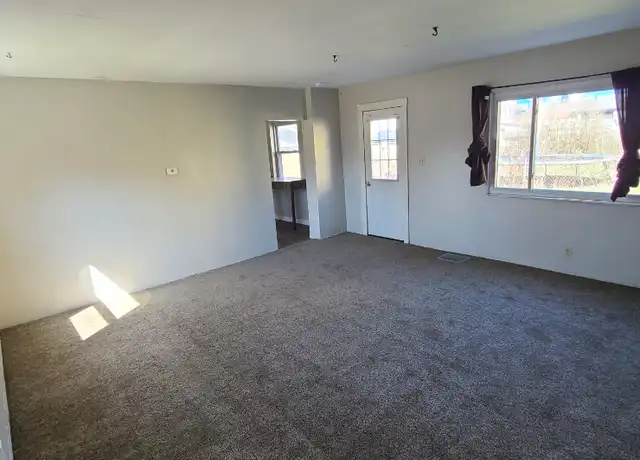 Property at 1105 E 1st Ave Unit 1, Brackenridge, PA, 15014, 3 beds, 1 bath, [object Object]