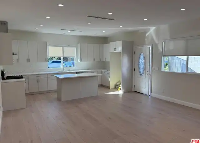 Property at 6458 Nagle Ave, Valley Glen, CA, 91401, 2 beds, 2 baths, [object Object]
