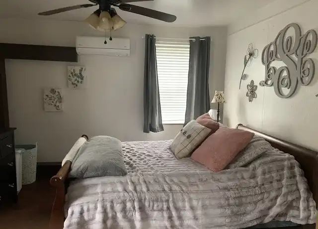 Property at College View Apartments - 449 College Ave, Greensburg, PA, 15601, 2 beds, 1 bath, [object Object]
