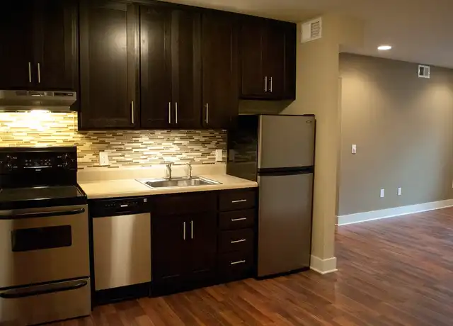 Property at The Oaks at Midtown - 205 Dellwood Pl, Chattanooga, TN, 37411, 2 beds, 1 bath, [object Object]