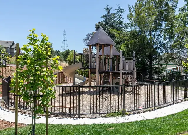 Photo of 700 Lincoln Village Cir, Larkspur, CA 94939