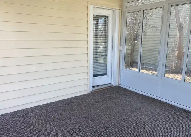 Property at 981 Jessamine Ave E Unit 1, St Paul, MN, 55106, 2 beds, 1 bath, [object Object]