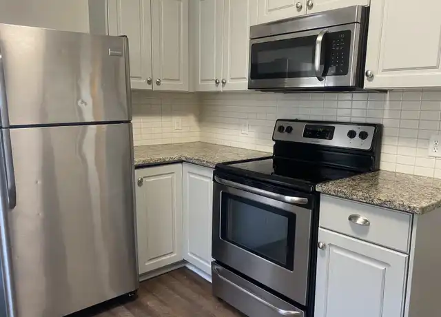 Property at 981 Jessamine Ave E Unit 1, St Paul, MN, 55106, 2 beds, 1 bath, [object Object]