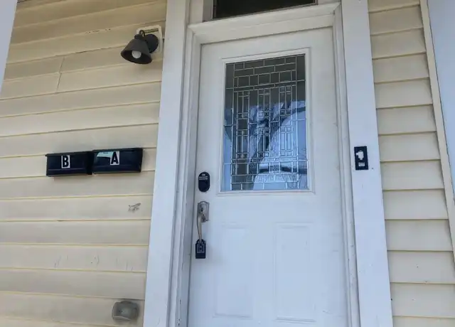 Property at 981 Jessamine Ave E Unit 1, St Paul, MN, 55106, 2 beds, 1 bath, [object Object]