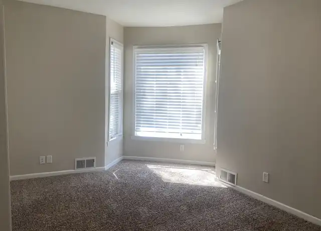 Property at 981 Jessamine Ave E Unit 1, St Paul, MN, 55106, 2 beds, 1 bath, [object Object]
