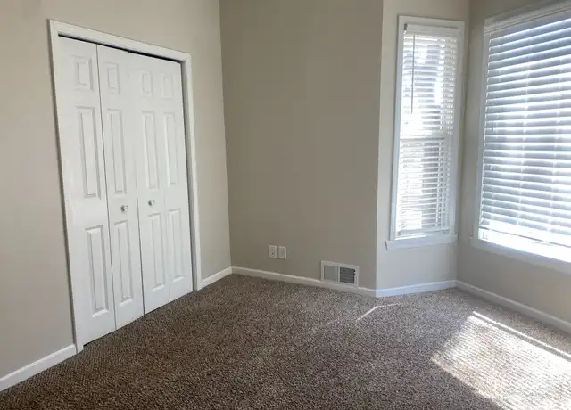 Property at 981 Jessamine Ave E Unit 1, St Paul, MN, 55106, 2 beds, 1 bath, [object Object]