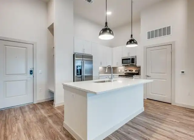 Property at 624 N Lancaster Ave Unit E1, Dallas, TX, 75203, 0 beds, 1 bath, [object Object]