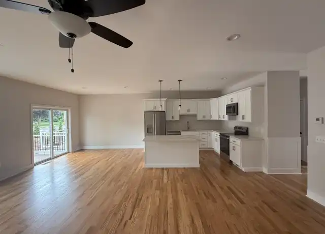 Property at 7 Chatsworth Ct Unit 7, Manchester, CT, 06042, 2 beds, 2.5 baths, [object Object]