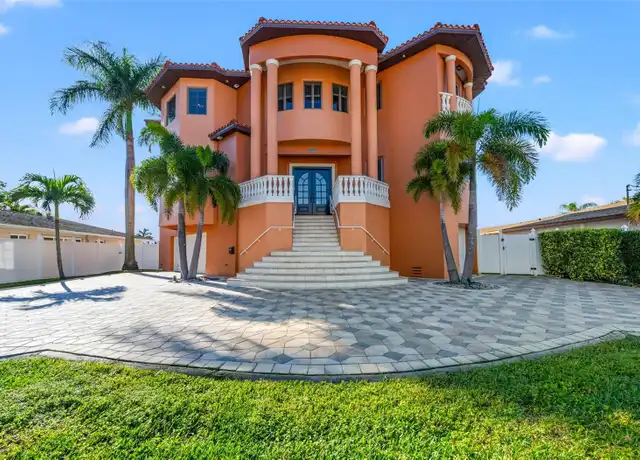 Property at 7924 3rd Ave S, Saint Petersburg, FL, 33707, 5 beds, 4.5 baths, [object Object]