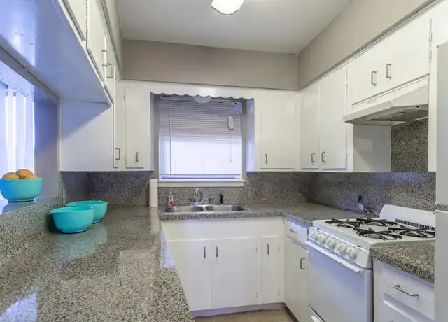 Property at 1305 Memorial Dr Unit 06, Baytown, TX, 77520, 2 beds, 1 bath, [object Object]