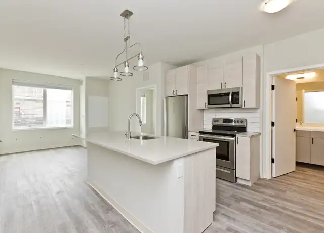 Property at 6150 N Broadway Unit 402, Chicago, IL, 60660, 2 beds, 2 baths, [object Object]