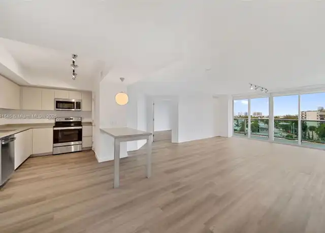 Property at 1500 Bay Rd Unit M-1014, Miami Beach, FL, 33139, 2 beds, 2 baths, [object Object]