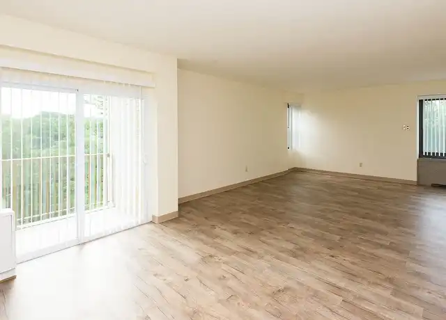 Property at Lakewood Apartments - 1199 Whitney Ave, Hamden, CT, 06517, 0-1 beds, 1 bath, [object Object]