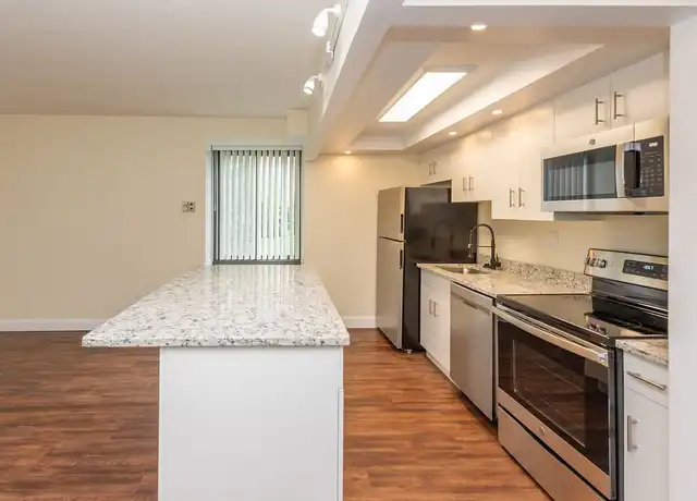 Property at Lakewood Apartments - 1199 Whitney Ave, Hamden, CT, 06517, 0-1 beds, 1 bath, [object Object]