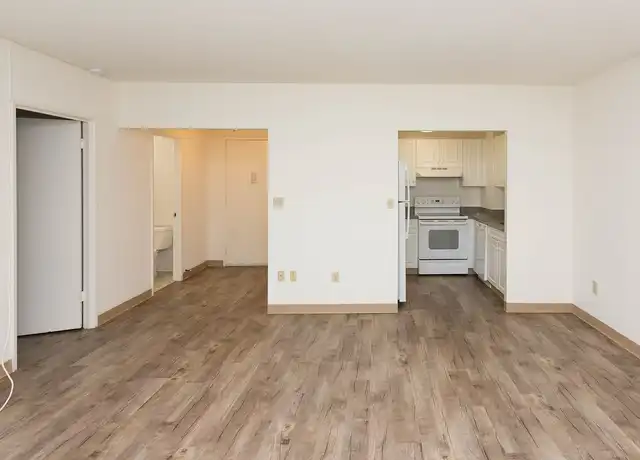 Property at Lakewood Apartments - 1199 Whitney Ave, Hamden, CT, 06517, 0-1 beds, 1 bath, [object Object]