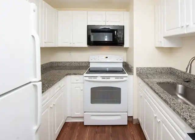 Property at Lakewood Apartments - 1199 Whitney Ave, Hamden, CT, 06517, 0-1 beds, 1 bath, [object Object]