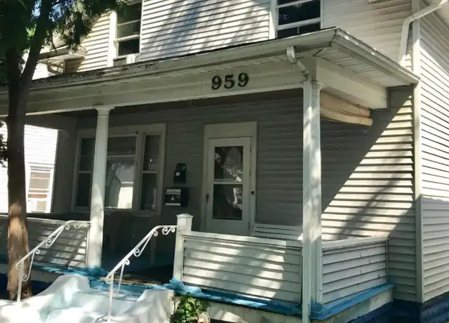 Property at 959 Conway St Unit 1, St Paul, MN, 55106, 3 beds, 1 bath, [object Object]