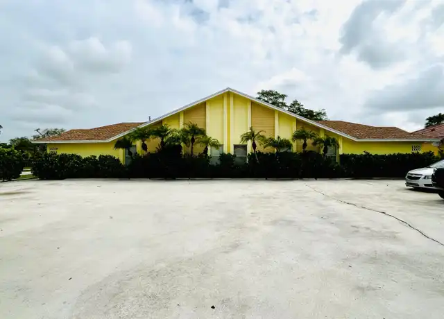 Property at 13711 Yarmouth Ct, Wellington, FL, 33414, 4 beds, 2 baths, [object Object]