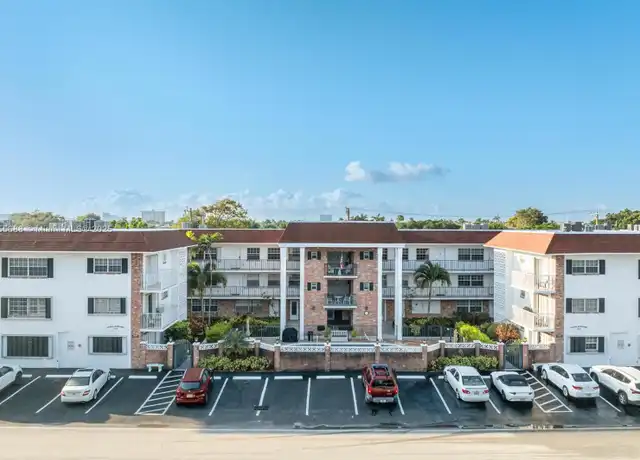 Property at 2424 NE 9th St #205, Fort Lauderdale, FL, 33304, 1 bed, 1.5 baths, [object Object]