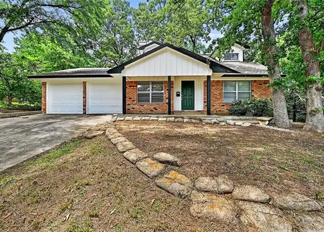 Property at 105 E Ford St, Denison, TX, 75021, 3 beds, 2 baths, [object Object]