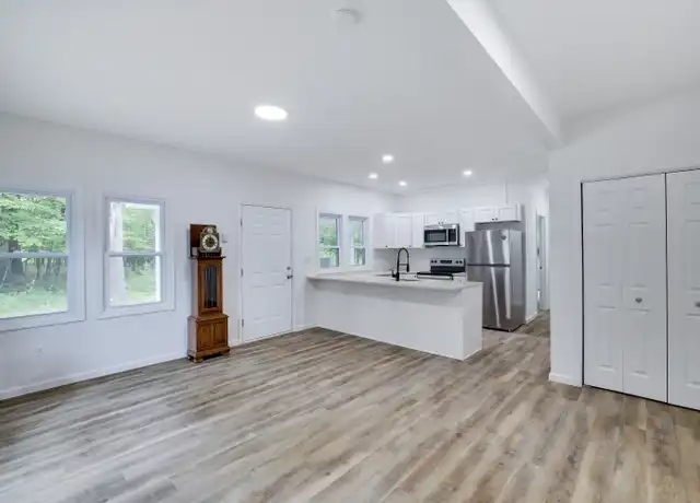 Property at 123 Evergreen Ln Unit 5, Milford, PA, 18337, 2 beds, 1 bath, [object Object]