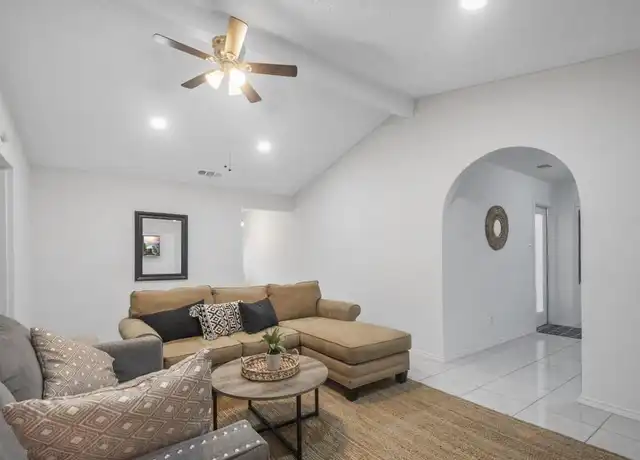 Property at 1007 Westminster Ct Unit 1B, Arlington, TX, 76015, 6 beds, 2 baths, [object Object]