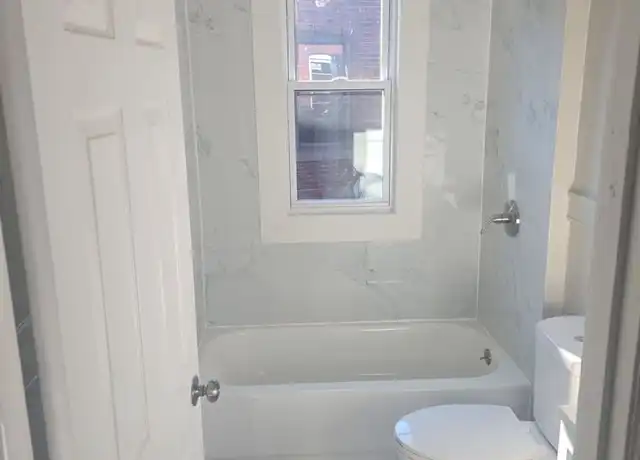 Property at 93 Maple Ave Unit 3, Hartford, CT, 06114, 5 beds, 1 bath, [object Object]