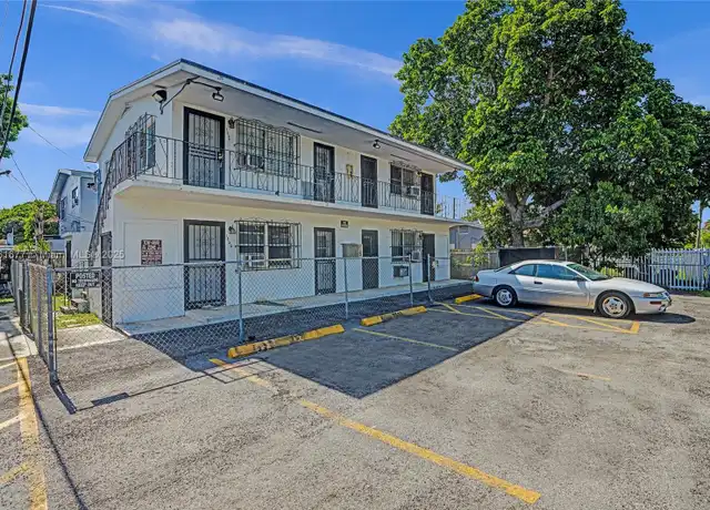 Property at 7520 NE Miami Ct Unit Top Left, Miami, FL, 33138, 1 bed, 1 bath, [object Object]