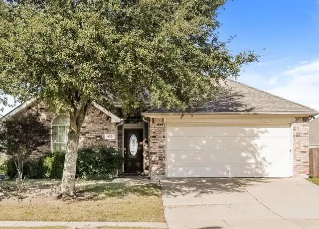 Property at 920 Pebblecreek Dr, Burleson, TX, 76028, 4 beds, 2 baths, [object Object]