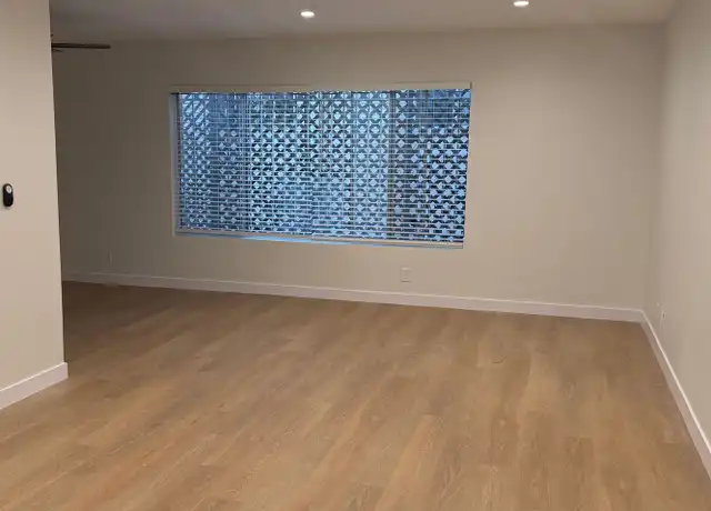 Property at 330 N Crescent Dr, Beverly Hills, CA, 90210, 1 bed, 1.5 baths, [object Object]