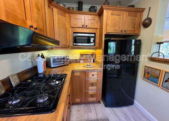 Photo of 6 Kittiwake Rd, Orinda, CA 94563