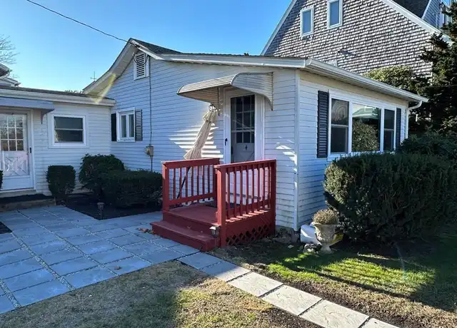 Property at 2 Reed Ave, Waterford, CT, 06385, 1 bed, 1 bath, [object Object]