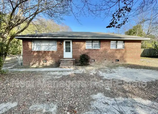 Property at 1929 Crestview Dr, Fayetteville, NC, 28304, 3 beds, 1.5 baths, [object Object]