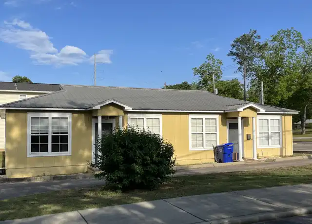 Property at 412 Park St, Troy, AL, 36081, 2 beds, 2 baths, [object Object]